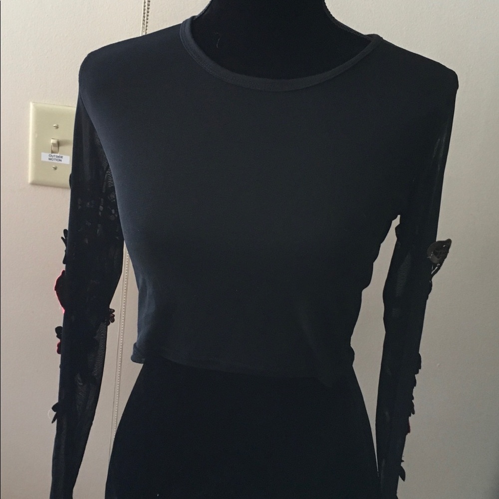 ❌DONATED❌ - Crop Top🔴 - Picture 3 of 6